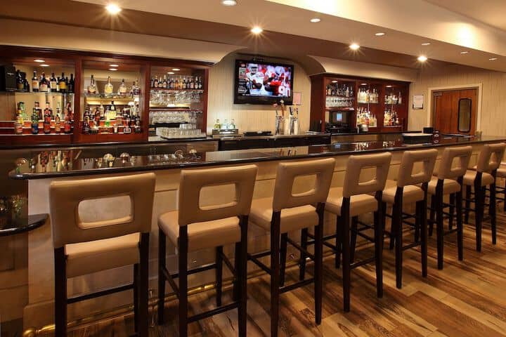 Lounge 41 of 60